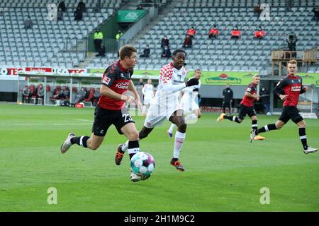 Laufduell gegen Dominique Heintz (Freiburg) und Jean-Philippe Mateta (FSV Mainz 05), 1. FBL: 20-21: 8. Spt. SC Freiburg - FSV Mainz 05 DFL-VERORDNUNG Stockfoto