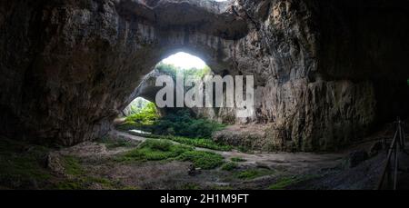 Bild der Höhle Devetashka, in der Nähe von Lovech, Bulgarien. Stockfoto