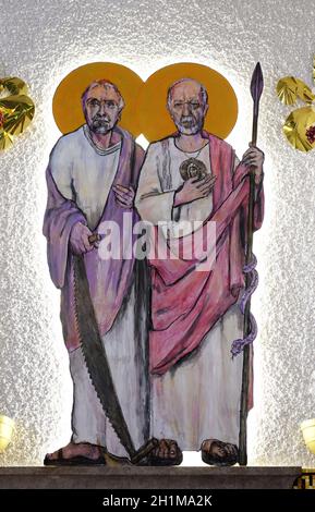 St. Simon und Judas Thaddäus auf tha Altar der Kirche von Saint Blaise, Zagreb, Kroatien. Stockfoto