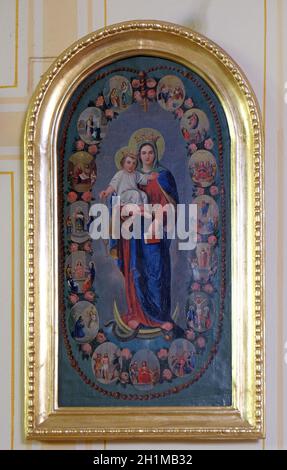 Jungfrau Maria, Königin des Heiligen Rosenkranzes Altarbild in der Pfarrkirche der Heiligen Dreifaltigkeit in Krasic, Kroatien Stockfoto