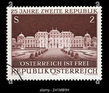 Gedruckt in Österreich, 25. Jahrestag der zweiten Republik gewidmet Stempel zeigt das Schloss Belvedere, Wien, ca. 1970 Stockfoto