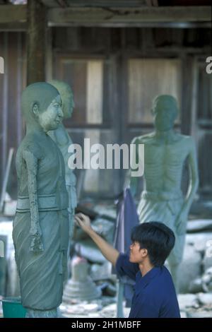 Eine Buddha-Schnitzerei im Dorf Kakaoh östlich der Stadt Kampong Thom von Kambodscha. Kambodscha, Kampong Thom, Februar 2001 Stockfoto