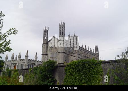 St. Patrick's Cathedral ist eine gotische römisch-katholische Kathedrale, die 1847 in Dundalk, Co. Louth, Irland, erbaut wurde. Stockfoto