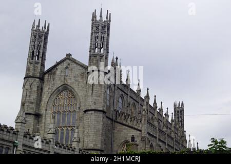 St. Patrick's Cathedral ist eine gotische römisch-katholische Kathedrale, die 1847 in Dundalk, Co. Louth, Irland, erbaut wurde. Stockfoto