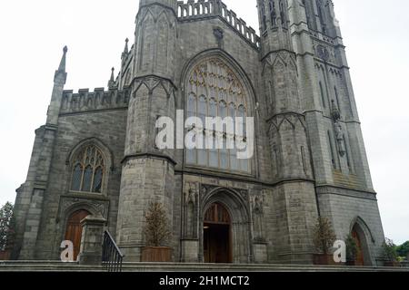 St. Patrick's Cathedral ist eine gotische römisch-katholische Kathedrale, die 1847 in Dundalk, Co. Louth, Irland, erbaut wurde. Stockfoto