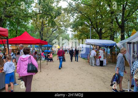 Slavjansk-auf-Kuban, Russland - 14. September 2018: Tag der Stadt Slavjansk-auf-Kuban, folk Feste in der City Park. Darstellung der ländlichen eingestellt Stockfoto
