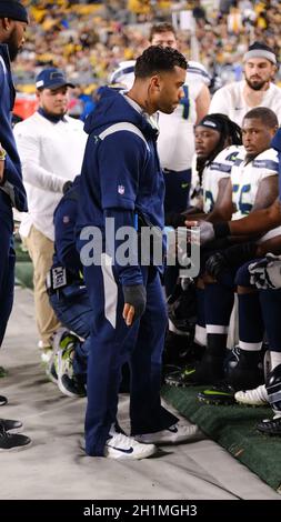 Pittsburgh, PA, USA. Oktober 2021. Russell Wilson während des Spiels Pittsburgh Steelers gegen Seattle Seahawks im Heinz Field in Pittsburgh, PA. Jason Pohuski/CSM/Alamy Live News Stockfoto