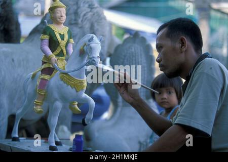 Eine Buddha-Schnitzerei im Dorf Kakaoh östlich der Stadt Kampong Thom von Kambodscha. Kambodscha, Kampong Thom, Februar 2001 Stockfoto