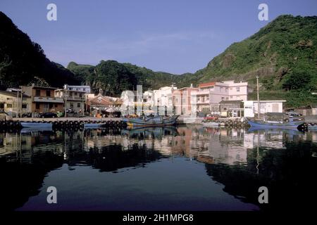 Das Fischerdorf Fulung am Pazifischen Ozean im Norden Taiwans von Ost-Aasia. Taiwan, Taipeh, Mai 2001 Stockfoto