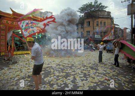 Eine traditionelle Mazu-Parade und ein taoistisches religiöses Festival im Stadtzentrum von Taipei in Taiwan im Osten von Aasia. Taiwan, Taipeh, Mai 2001 Stockfoto