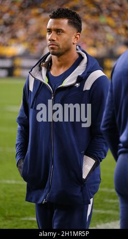 Pittsburgh, PA, USA. Oktober 2021. Russell Wilson während des Spiels Pittsburgh Steelers gegen Seattle Seahawks im Heinz Field in Pittsburgh, PA. Jason Pohuski/CSM/Alamy Live News Stockfoto