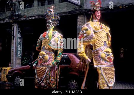 Eine traditionelle Mazu-Parade und ein taoistisches religiöses Festival im Stadtzentrum von Taipei in Taiwan im Osten von Aasia. Taiwan, Taipeh, Mai 2001 Stockfoto