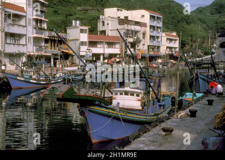 Das Fischerdorf Fulung am Pazifischen Ozean im Norden Taiwans von Ost-Aasia. Taiwan, Taipeh, Mai 2001 Stockfoto