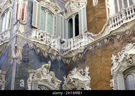 Die Architektur und Details im Palacio del Marques de dos Aquas in der Stadt Valencia in Spanien. Spanien, Valencia, Oktober 2004 Stockfoto