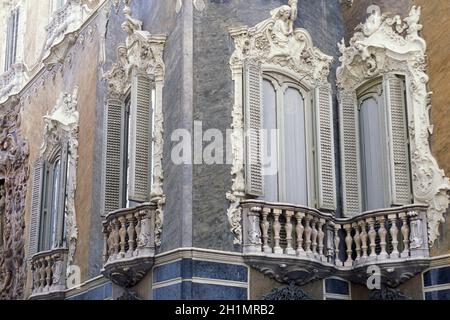 Die Architektur und Details im Palacio del Marques de dos Aquas in der Stadt Valencia in Spanien. Spanien, Valencia, Oktober 2004 Stockfoto