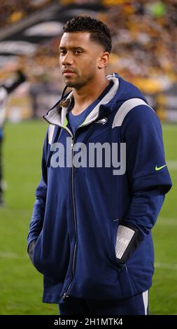 Pittsburgh, PA, USA. Oktober 2021. Russell Wilson während des Spiels Pittsburgh Steelers gegen Seattle Seahawks im Heinz Field in Pittsburgh, PA. Jason Pohuski/CSM/Alamy Live News Stockfoto