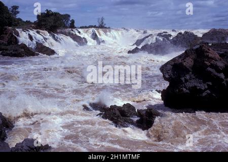 Die Wasserfälle von Khon Phapheng des Mekong Flusses im Dorf Don Khong in Lao im Süden Laos. Lao, Don Khon, Juli 1996 Stockfoto