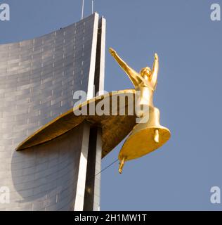 Rostow am Don,Russland-Oktober 13,2013:die Gedenkstele "Krieger-Befreier von Rostow am Don vor den Nazis". Auf den 72 Meter hohen wabenden Zwillingen Stockfoto