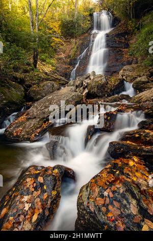 Dill fällt am Tanasee Creek - Nantahala National Forest, Kanada, Nord-Carolina, USA Stockfoto