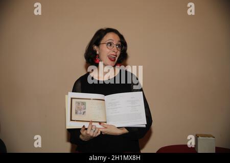 Lauren Leiderman bei der Buchbespannung 'das Poesiealbum von Eva Goldberg' - mit Einträgen von Anne Frank und Präsentation des am 5.11.2021 zu verleg Stockfoto