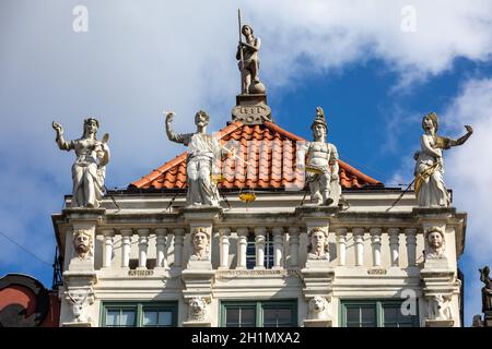 Die Fassaden der restaurierten Gdańsk Patrizierhäuser in der Long Market Stockfoto