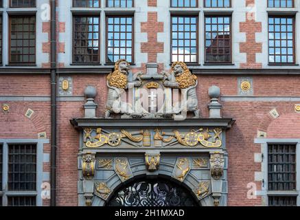 Das große Wappen der Stadt Danzig. Es befindet sich auf dem großen Arsenal, Danzig, Pommern, Polen Stockfoto