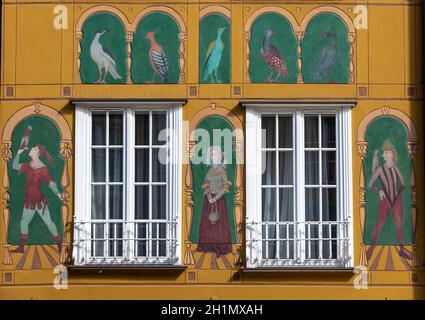 Danzig, Polen - 6. September 2020: Die Fassaden der restaurierten Patrizierhäuser von Gdańsk in Long Lane in der Altstadt Stockfoto