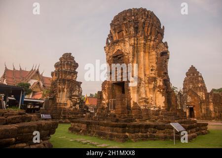 Die Ruinen des Wat Kamphaeng Laeng Tempels in der Stadt Phetchaburi oder Phetburi in der Provinz Phetchaburi in Thailand. Thailand, Phetburi, N Stockfoto