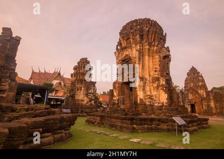 Die Ruinen des Wat Kamphaeng Laeng Tempels in der Stadt Phetchaburi oder Phetburi in der Provinz Phetchaburi in Thailand. Thailand, Phetburi, N Stockfoto