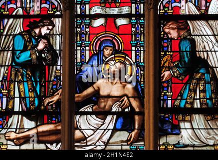 Deposition vom Kreuz, Kirchenfenster von St. Germain-l'Auxerrois Kirche in Paris, Frankreich Stockfoto