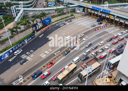 Hung Hom, Hongkong 21. April 2019: Ansicht von oben auf den Hafendurchgang von Hongkong Stockfoto