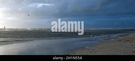 Kitesurfer, Lenkdrachensegeln, Sankt Peter-Ording Stockfoto