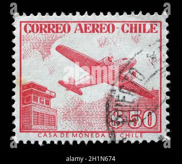 Stempel gedruckt, in der Chile zeigt Kontrollturm und Flugzeug, ca. 1956 Stockfoto