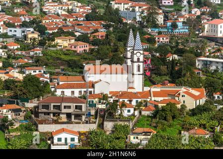 Funchal, Portugal - Dezember 10, 2016: Luftaufnahme der Kirche von Santo Antonio vom Aussichtspunkt Pico dos Barcelos in Funchal, Insel Madeira, Po Stockfoto