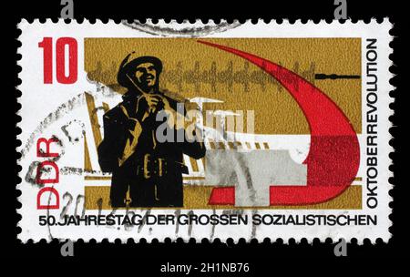 Gedruckt in DDR Stempel zeigt 50. Jahrestag der russischen Oktoberrevolution, circa 1967 Stockfoto