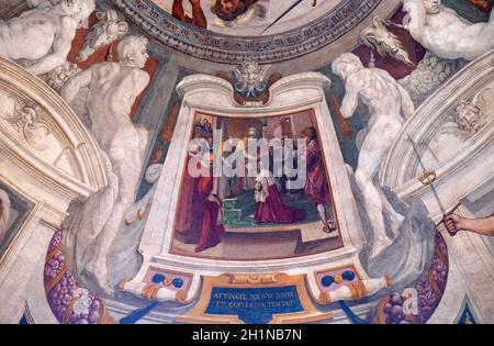 Episoden aus dem Leben von Cosimo I. de' Medici Fresko von Bernardino Poccetti Ospedale degli Innocenti - Außen Arcade, Florenz, Italien Stockfoto