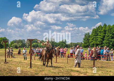 Cedynia, Polen Juni 2019 Reitkunst-Show über historische Nachstellung der Schlacht von Cedynia aus dem 11. Jahrhundert Stockfoto