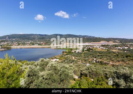 Skiathos, Griechenland - 6. Juni 2016: Übersicht über den Flughafen Skiathos (JSI) in Griechenland. Stockfoto