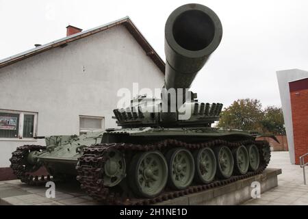 Schwere Panzer t-80 in Vukovar, Kroatien - Überbleibsel nach Bürgerkrieg Stockfoto
