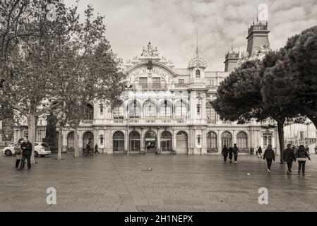 Barcelona, Spanien - 5. Dezember 2016: neoklassizistischen Gebäude Aduana auf dem Platz am Tor des Friedens im Port Vell von Barcelona, Katalonien, Spanien. Blac Stockfoto