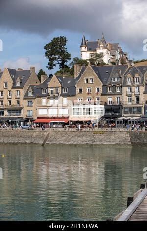 Cancale, Frankreich - 15. September 2018: Cancale, Fischerhafen und die berühmten Austern Produktion Stadt am westlichen Ende der Bucht von Mont Saint-Mic Stockfoto