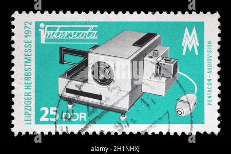 Stempel gedruckt in der DDR zeigt, Overheadprojektor, Leipziger Herbstmesse, ca. 1972 Stockfoto