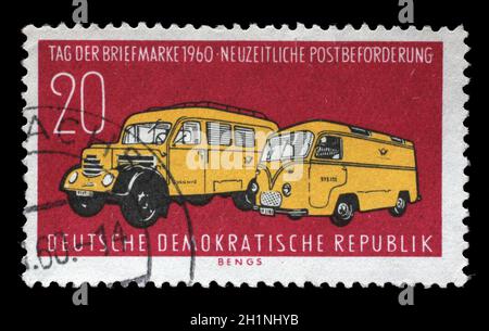 Stempel ausgestellt in Deutschland - Demokratische Republik (DDR) Zeigt das Post-Fahrzeuge, Tag der Briefmarke, um 1960. Stockfoto