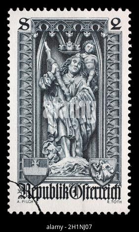 Stempel gedruckt in den Österreichischen, ist auf 500. Jahrestag der Diözese Wien gewidmet ist, zeigt die Statue des heiligen Christophorus im Stephansdom Stockfoto