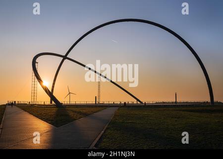 HERTEN, 27. NOVEMBER 2020: Hoheward-Spitze, Wahrzeichen der Metropole Ruhr gegen Himmel am 27. November 2020 in Herten Stockfoto
