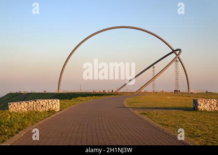 HERTEN, 27. NOVEMBER 2020: Hoheward-Spitze, Wahrzeichen der Metropole Ruhr gegen Himmel am 27. November 2020 in Herten Stockfoto