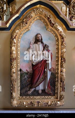 Jesus Relief an der Tür der Stiftshütte auf dem Hauptaltar in der Kirche des hl. Matthäus in Stitar, Kroatien Stockfoto