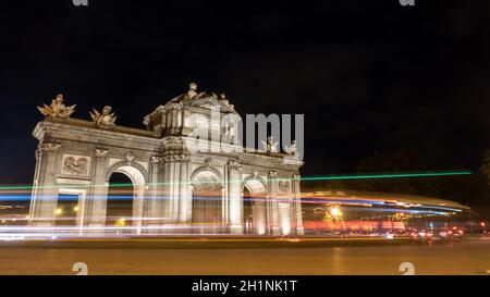 Puerta de Alcala (Tor von Alcala) in der Nacht in Madrid, Spanien Stockfoto