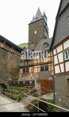 Stadtansicht rund um den Malerwinkel von Bacharach, einer Stadt im Landkreis Mainz-Bingen in Rheinland-Pfalz Stockfoto