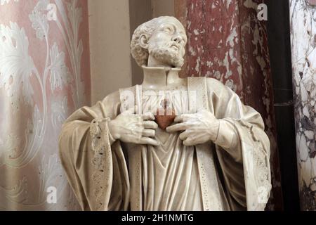St. Franz Xavier, Statue auf dem St. Ignatius von Loyola in der Katharinenkirche von Alexandria in Zagreb, Kroatien Stockfoto